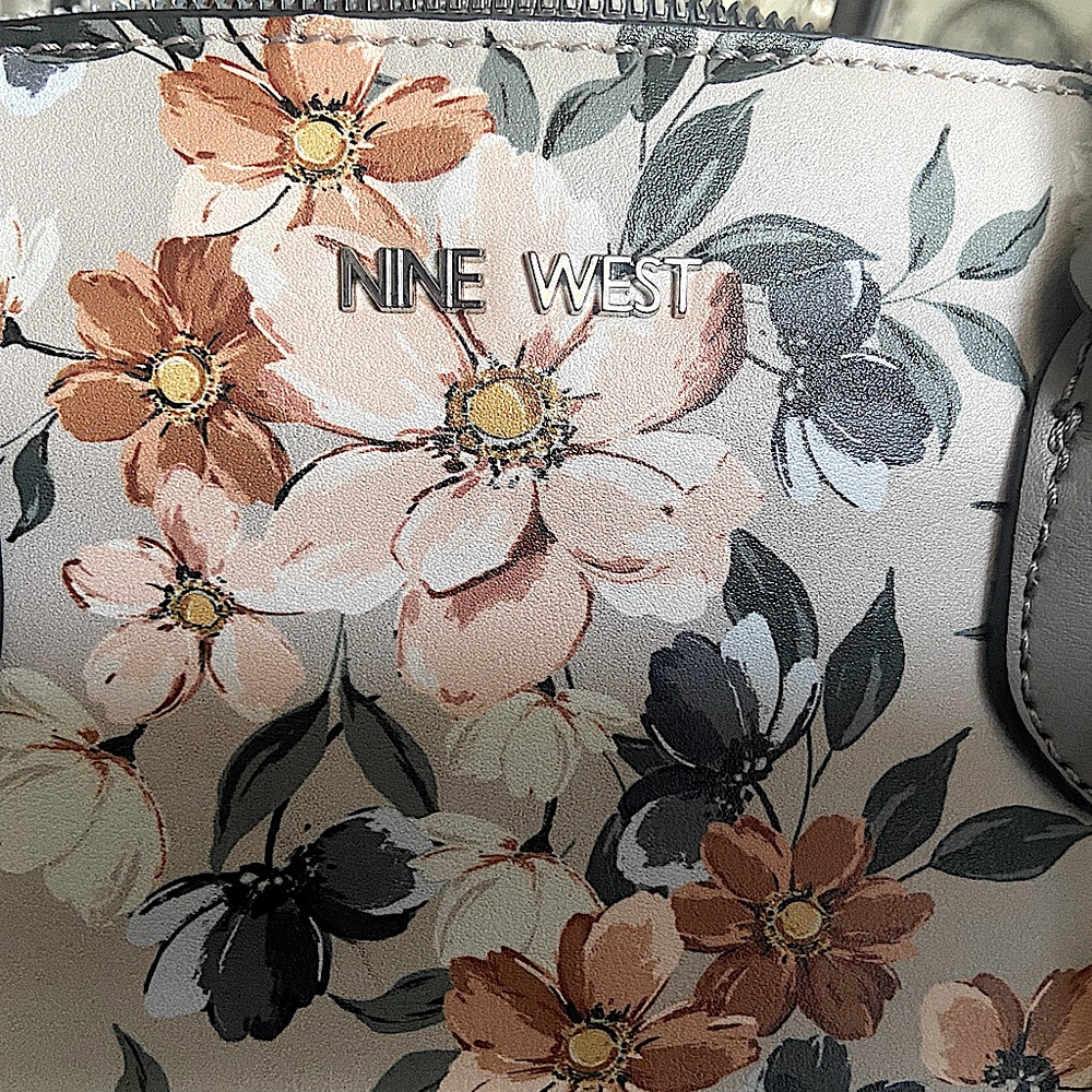 BEAUTIFUL NINE WEST SHOULDER BAG